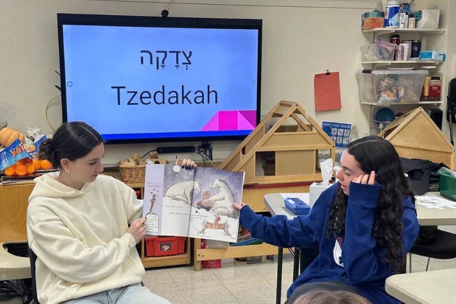 teachers reading a story to their class