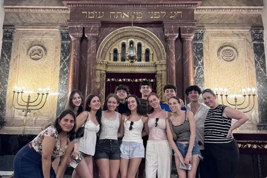 teens at buenos aires synagogue